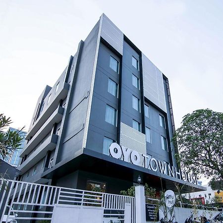 Oyo Townhouse 028 Corporate Suite Noida Exterior foto