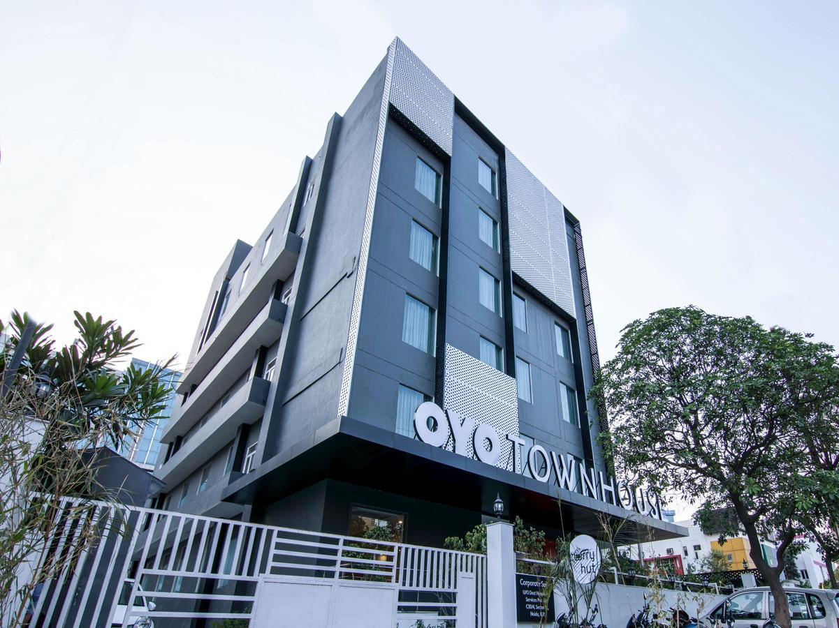 Oyo Townhouse 028 Corporate Suite Noida Exterior foto