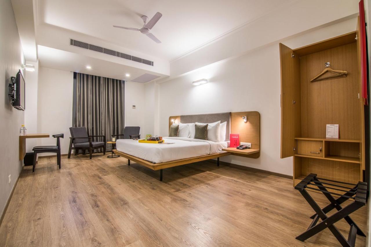 Oyo Townhouse 028 Corporate Suite Noida Exterior foto