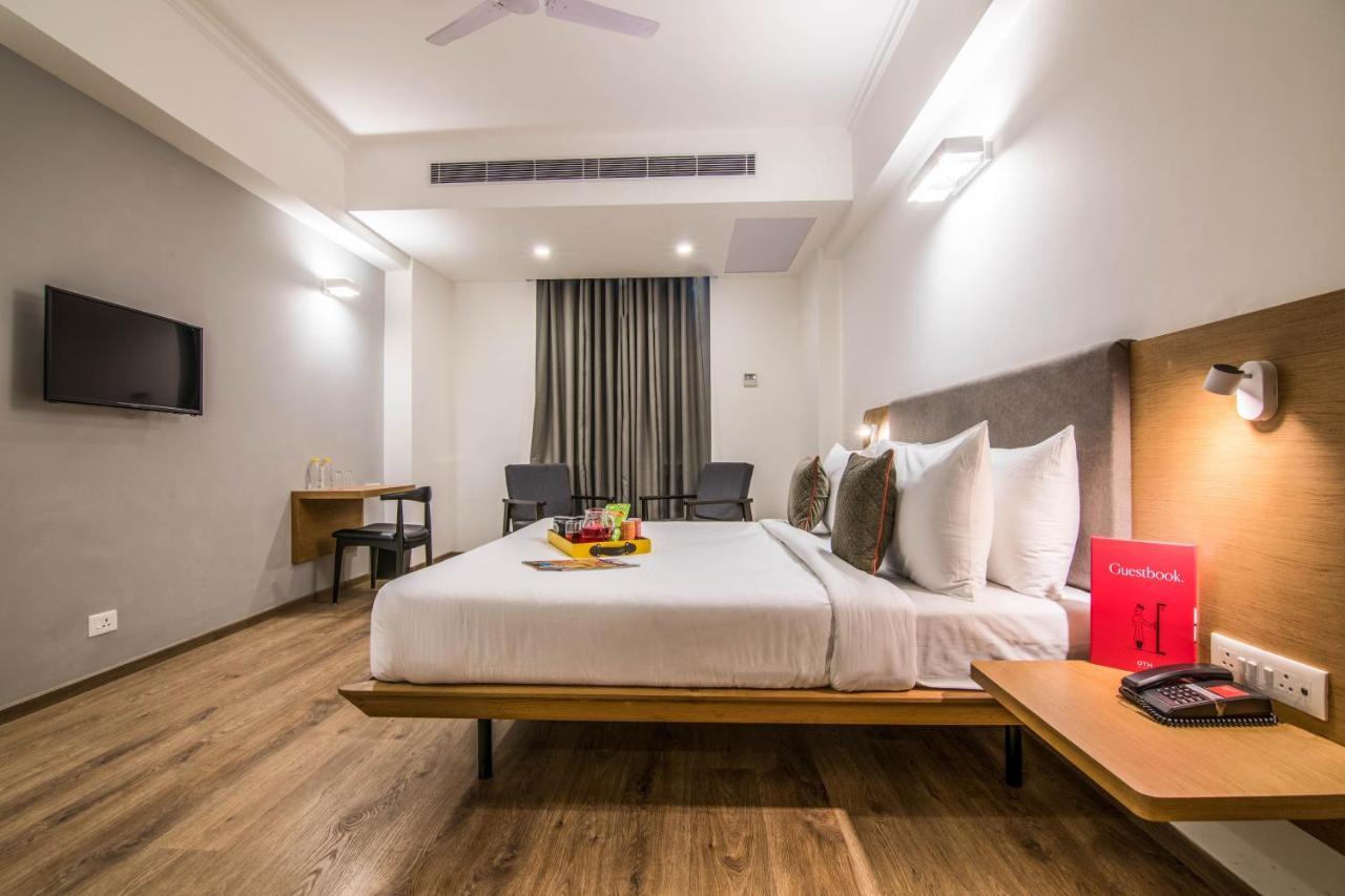 Oyo Townhouse 028 Corporate Suite Noida Exterior foto