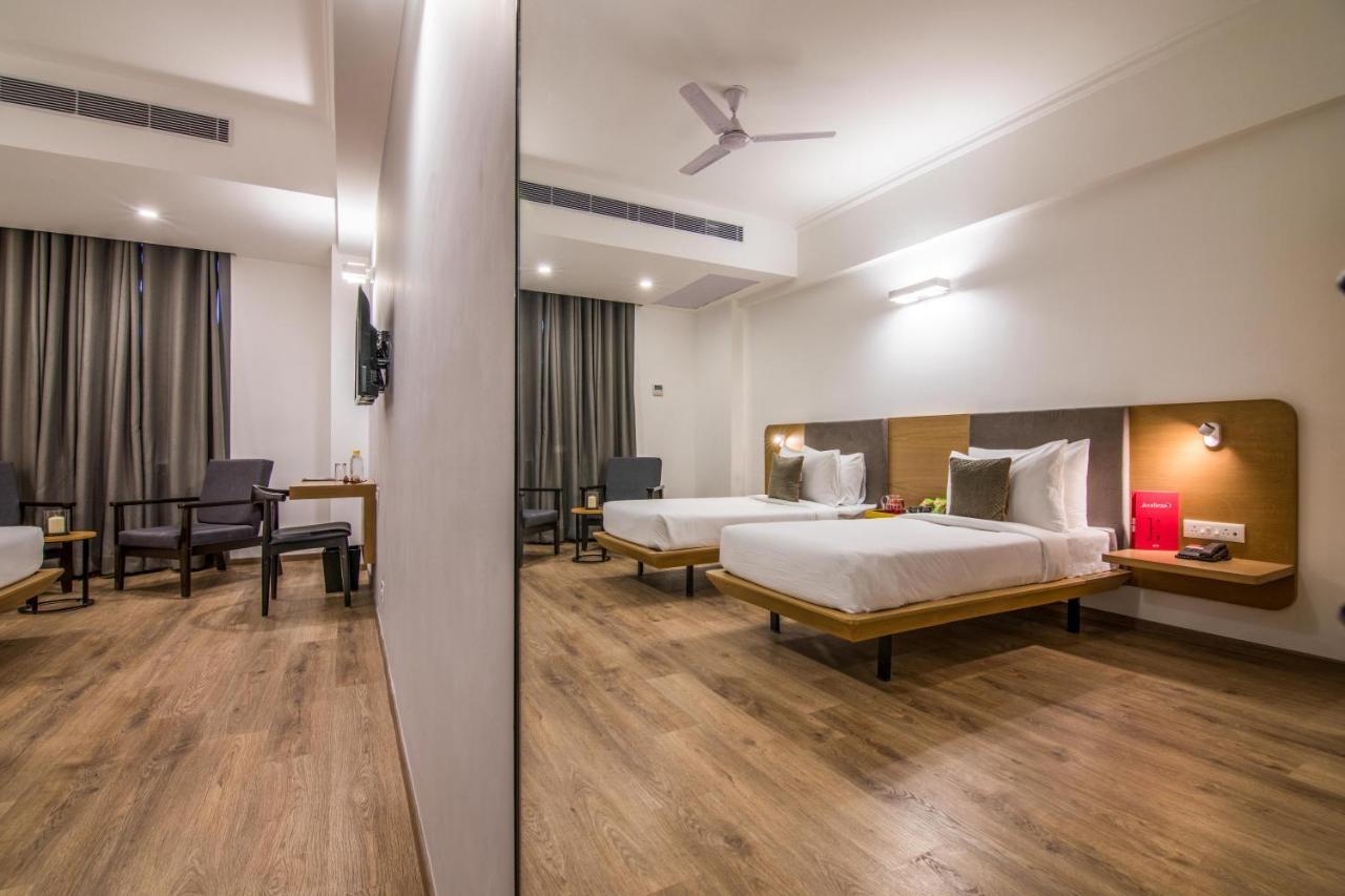 Oyo Townhouse 028 Corporate Suite Noida Exterior foto