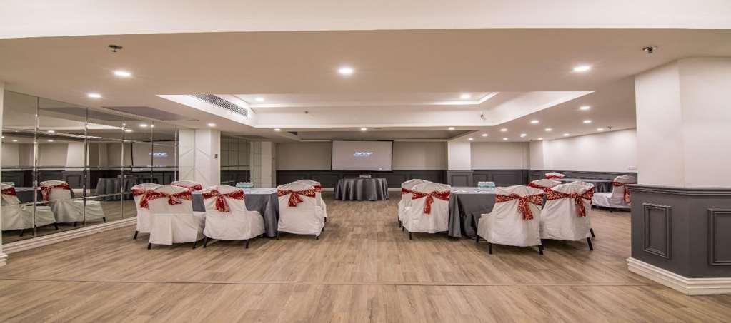 Oyo Townhouse 028 Corporate Suite Noida Einrichtungen foto